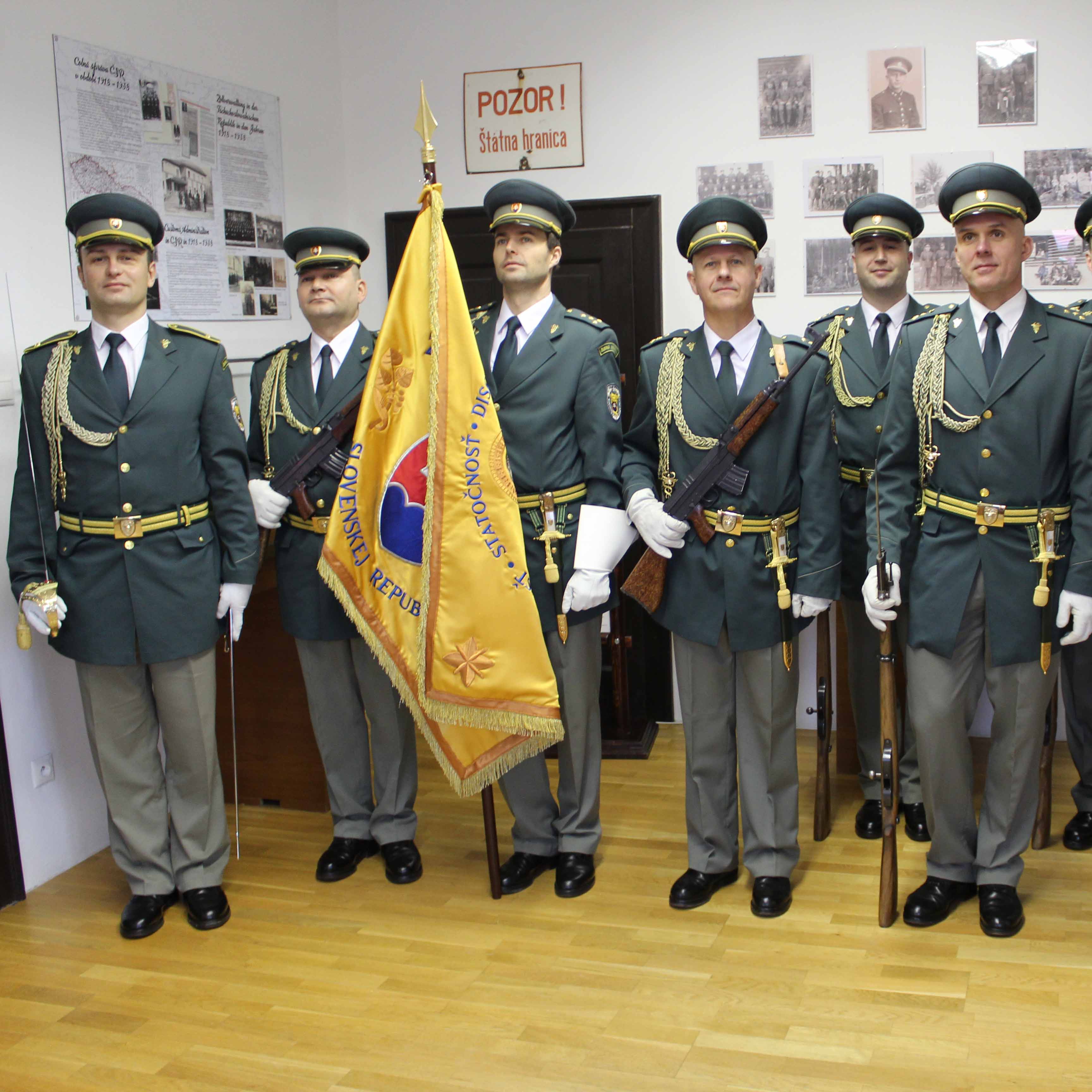 Fotografia Čestnej jednotky FS na slávnostnom otvorení múzea
